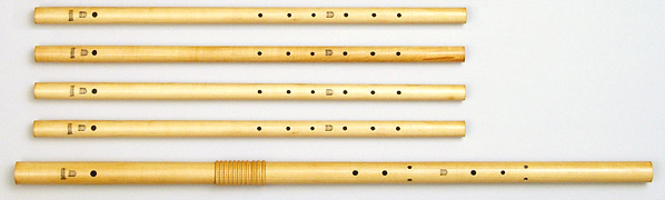 Bassano consort in natural maple, A=425